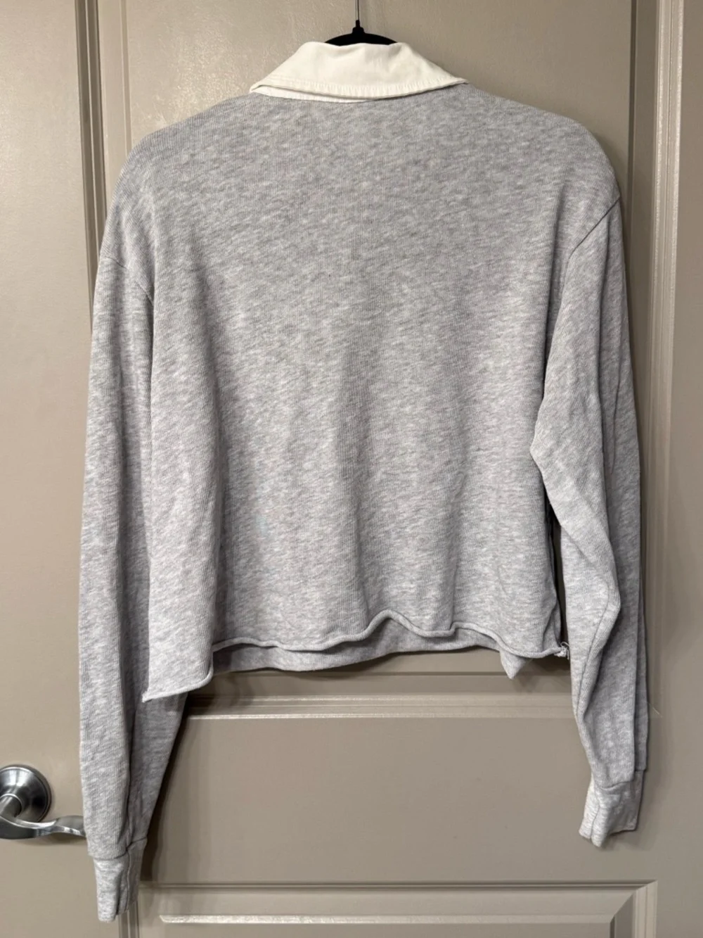 Brandy Melville Collared Long Sleeve Crop Top - Picture 4 of 7